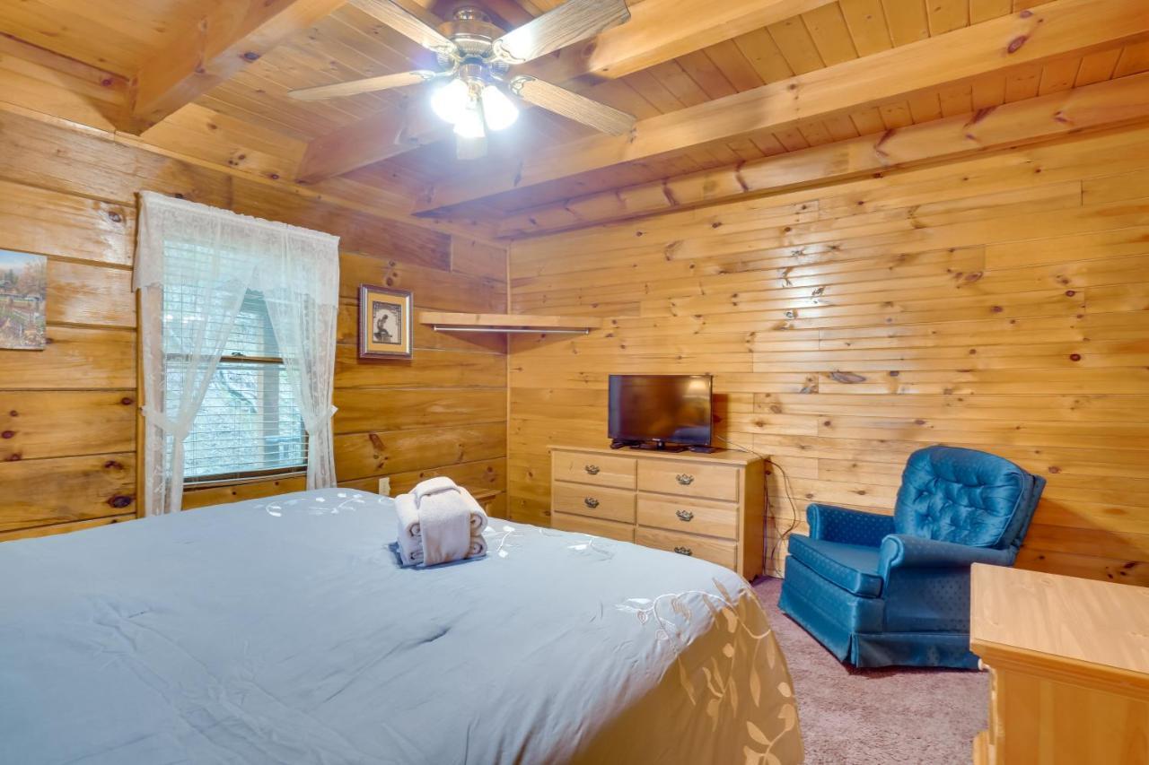 Cabin With Hot Tub About 6 Mi To Downtown Gatlinburg! Bagian luar foto